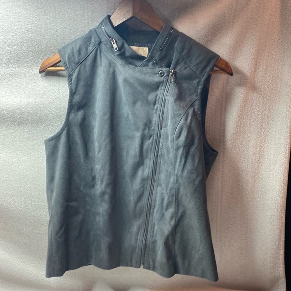 Skies are blue gray zip up vest size large